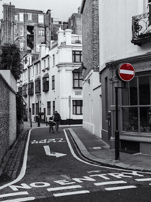 Black and white photo of a small quiet street in Chelsea